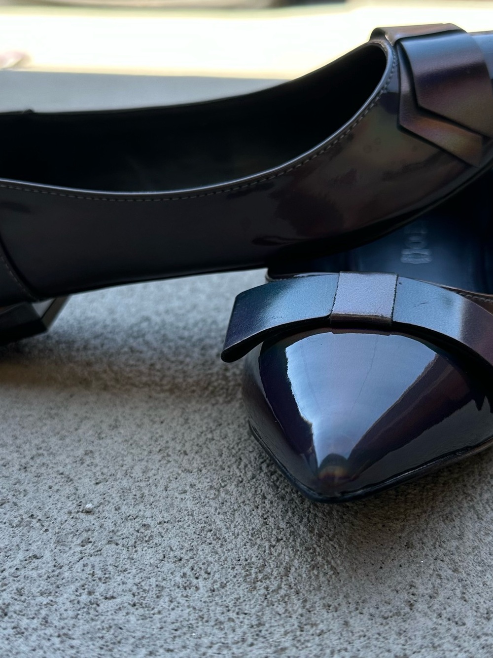 ALDO Iridescent Pointed-Toe Flats with Bow - Purple Sheen like new in box!! - Picture 2 of 4